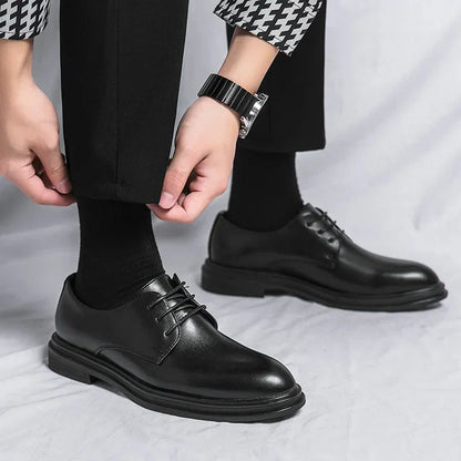 Krzysztof | Eleganckie buty derby męskie z czarnej lakierowanej skóry