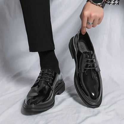 Krzysztof | Eleganckie buty derby męskie z czarnej lakierowanej skóry