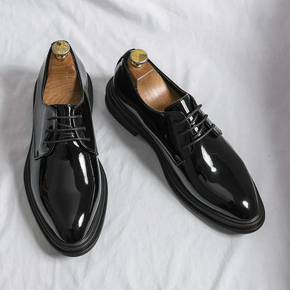 Krzysztof | Eleganckie buty derby męskie z czarnej lakierowanej skóry