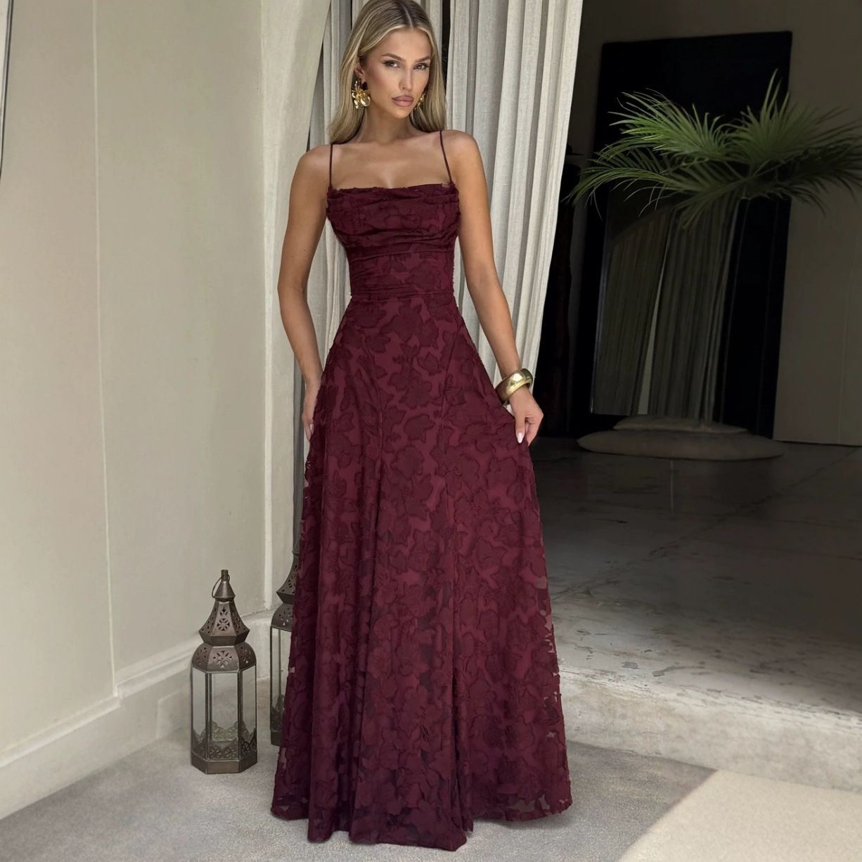 Karolina | Sukienka damska maxi letnia z aplikacjami z kwiecistej koronki