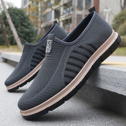 Igor | Wsuwane sneakersy męskie z siateczki z dzianinową cholewką i teksturowaną podeszwą