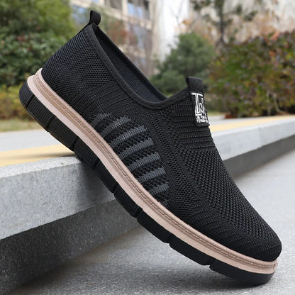 Igor | Wsuwane sneakersy męskie z siateczki z dzianinową cholewką i teksturowaną podeszwą