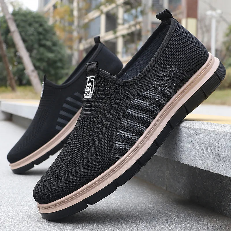 Igor | Wsuwane sneakersy męskie z siateczki z dzianinową cholewką i teksturowaną podeszwą