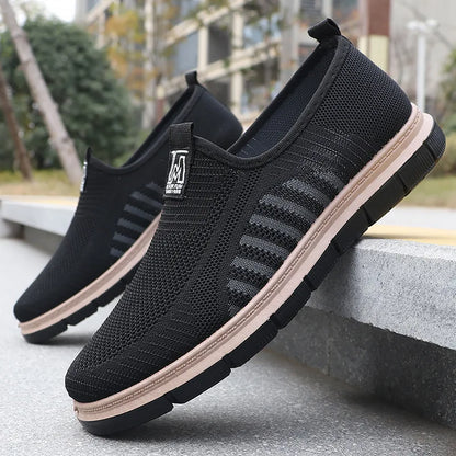 Igor | Wsuwane sneakersy męskie z siateczki z dzianinową cholewką i teksturowaną podeszwą
