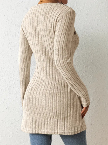Natalia | Asymetryczny top damski z guzikami i prążkowaną strukturą