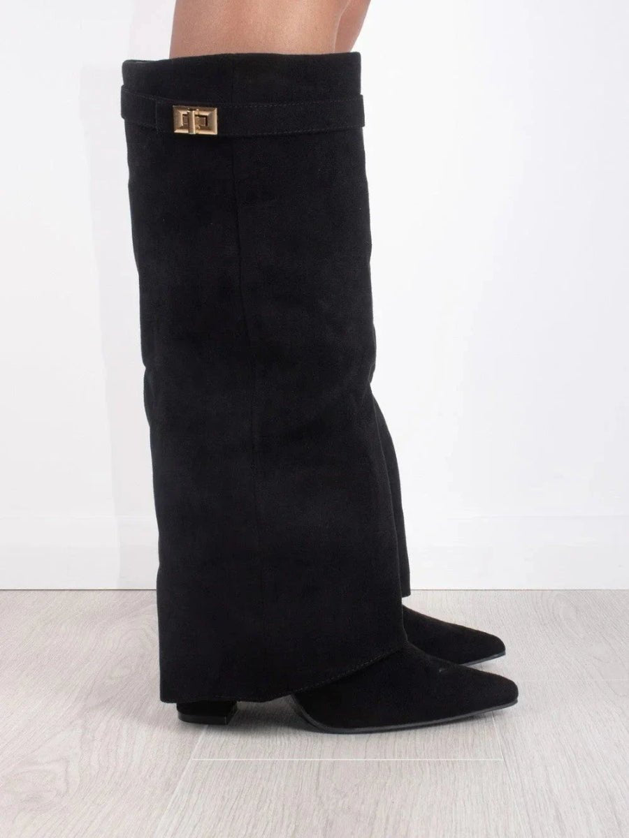 Kozaki damskie zamszowe ze złotymi detalami i smukłym fasonem 5