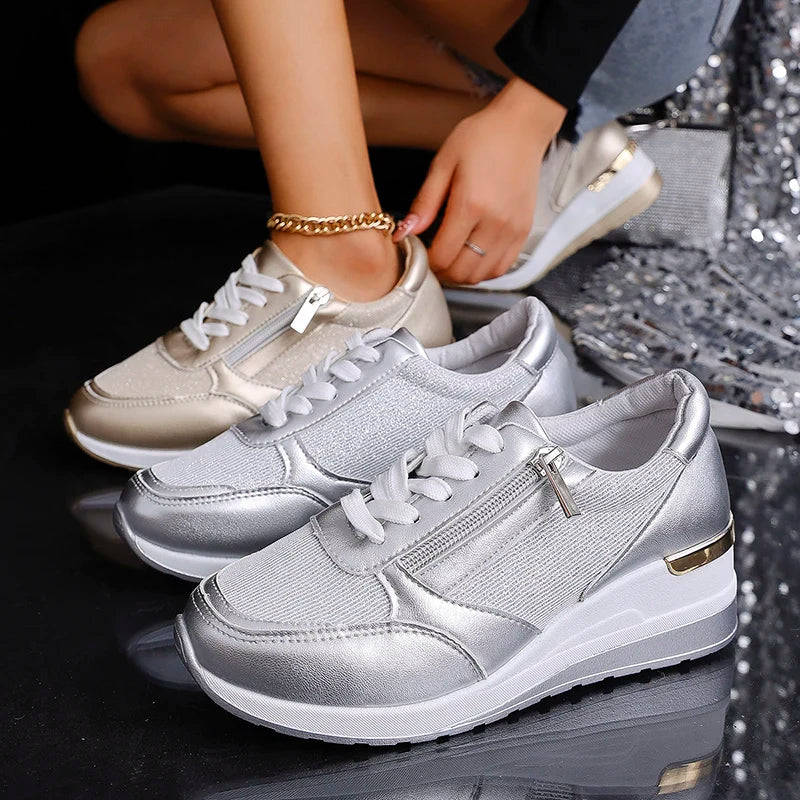 Sneakersy damskie na koturnie z zamkiem i metalicznym wykończeniem 11