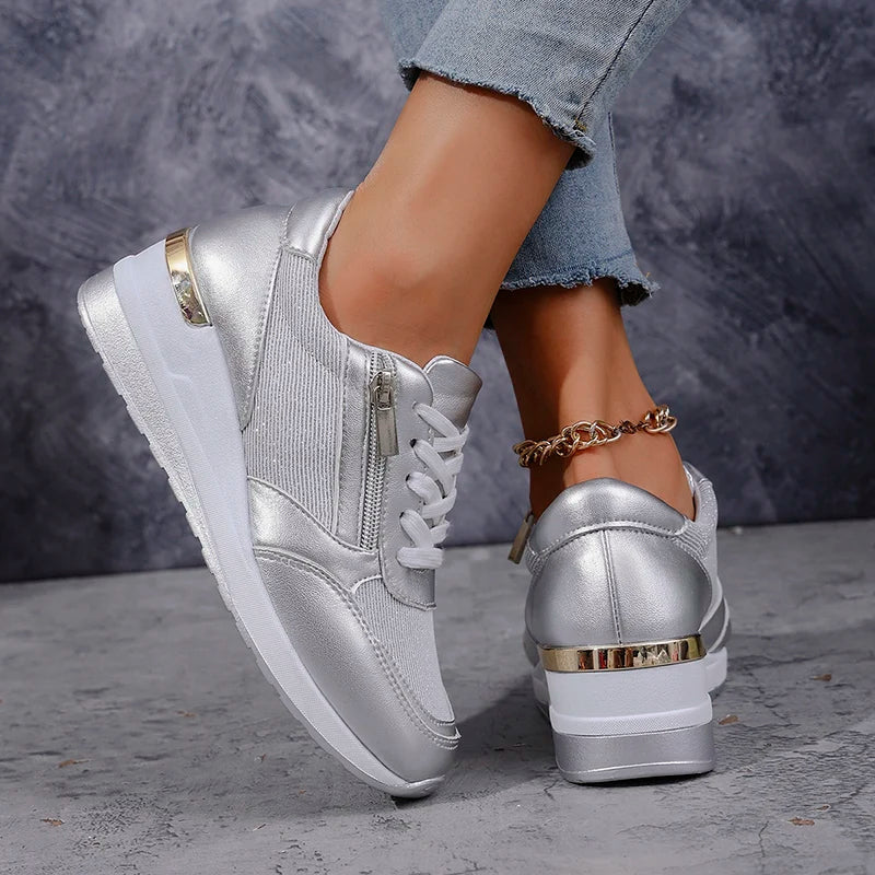 Sneakersy damskie na koturnie z zamkiem i metalicznym wykończeniem 12