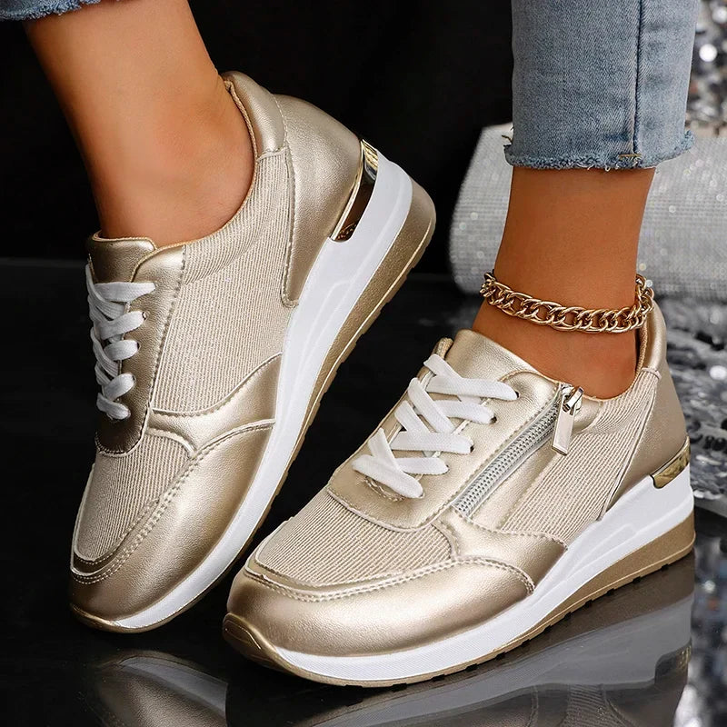 Sneakersy damskie na koturnie z zamkiem i metalicznym wykończeniem 3