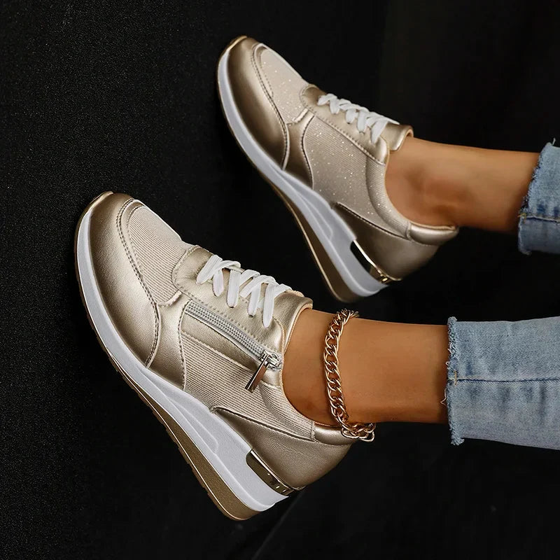 Sneakersy damskie na koturnie z zamkiem i metalicznym wykończeniem 4