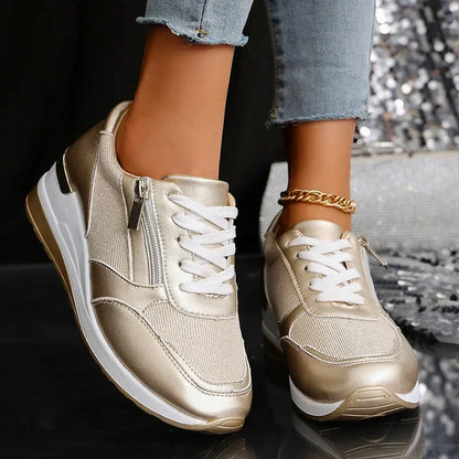 Sneakersy damskie na koturnie z zamkiem i metalicznym wykończeniem 6