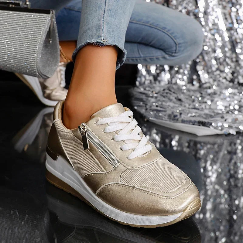 Sneakersy damskie na koturnie z zamkiem i metalicznym wykończeniem 7