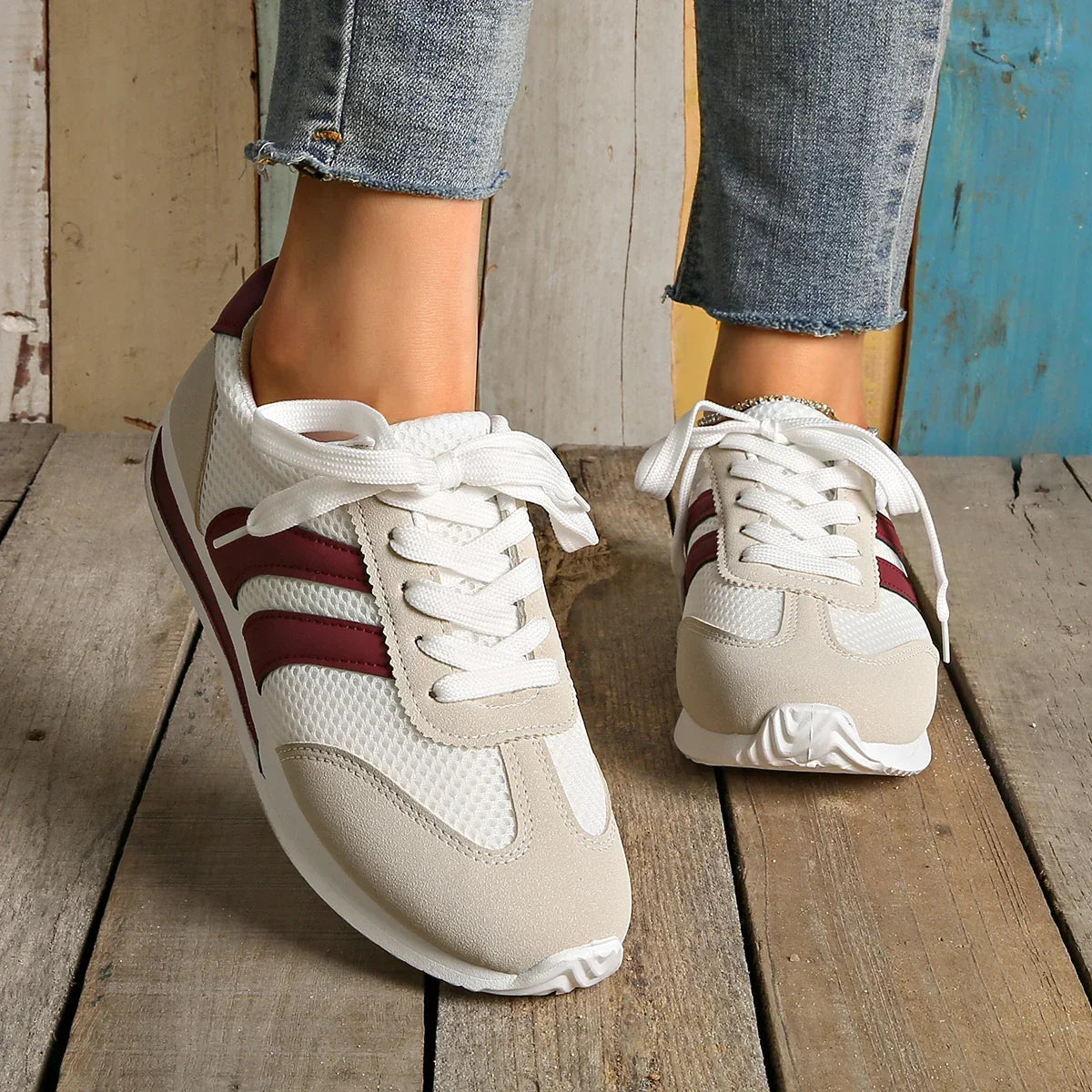 Sneakersy damskie niskie sznurowane z siateczkowym wierzchem 2