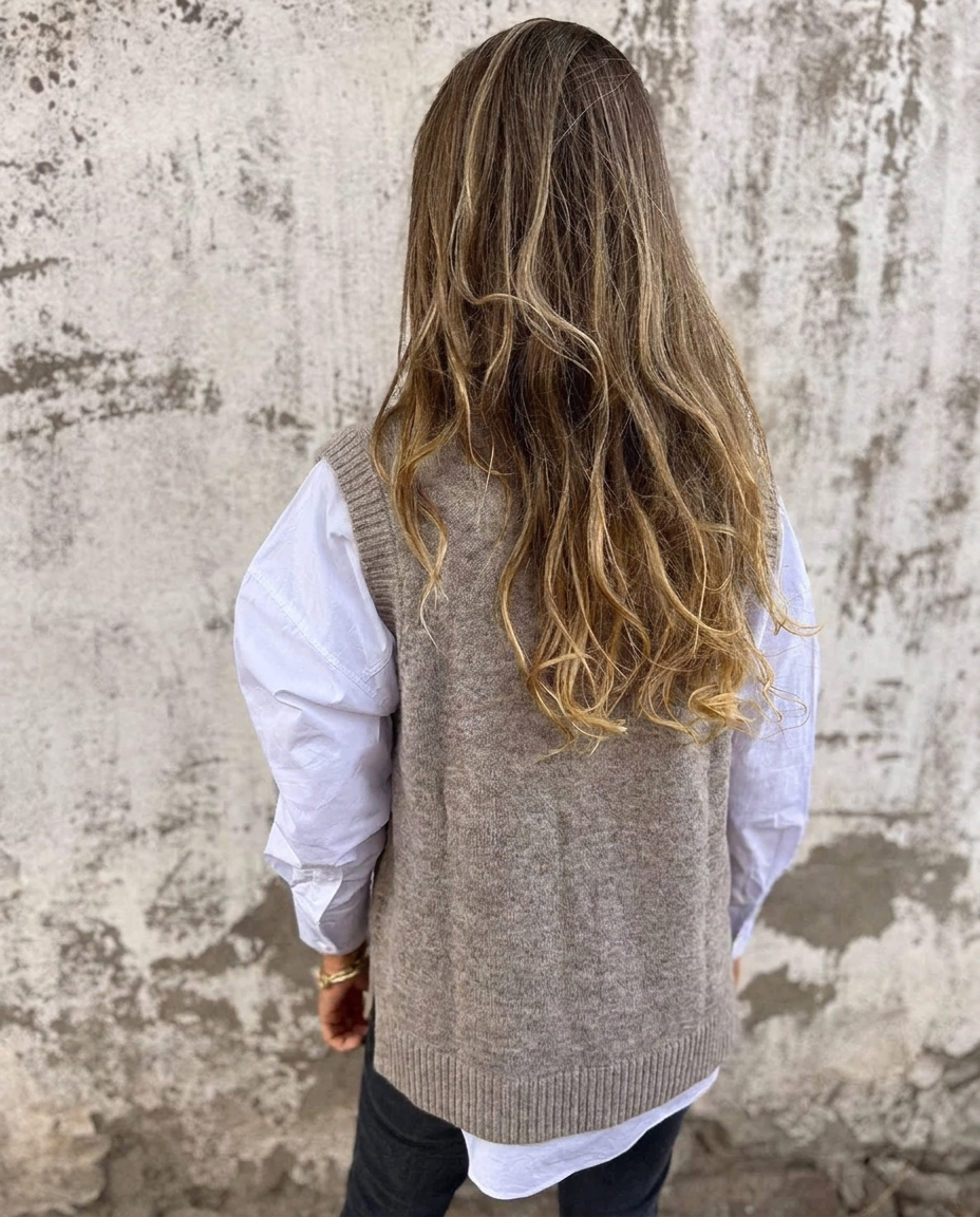 Sweter bezrękawnik damski z dekoltem V prążkowany oversize 5