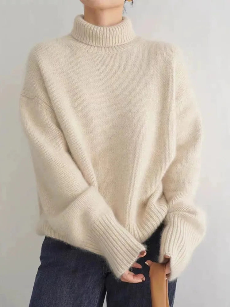 Sweter damski wełniany z golfem oversize 1