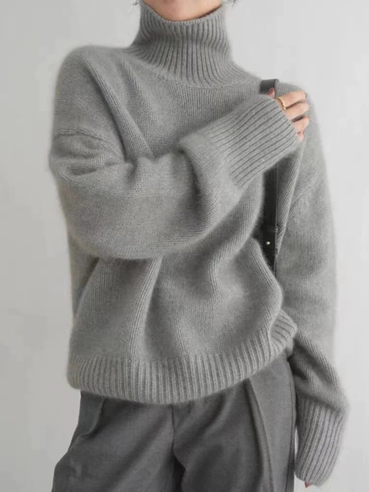 Sweter damski wełniany z golfem oversize 2