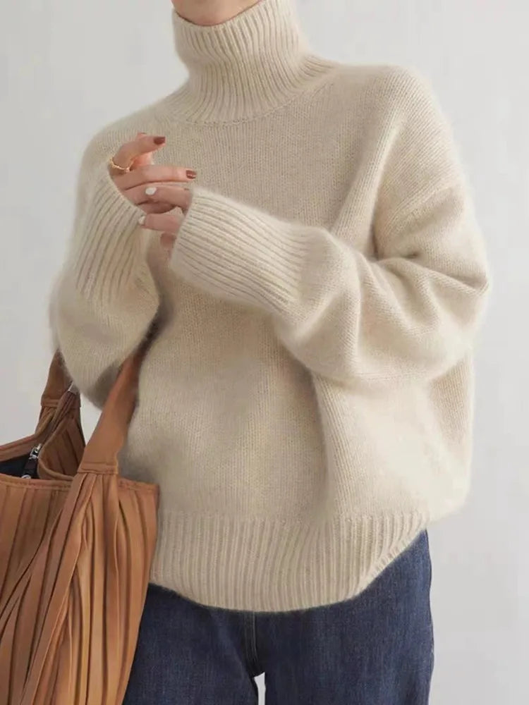 Sweter damski wełniany z golfem oversize 4
