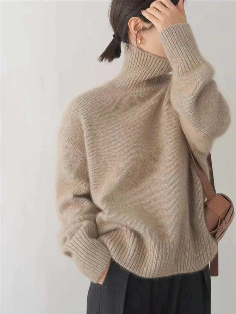 Sweter damski wełniany z golfem oversize 6