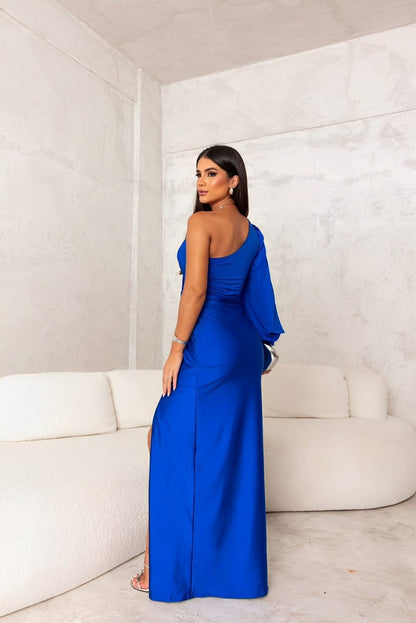 Asymetryczna sukienka one shoulder z rozcięciem
